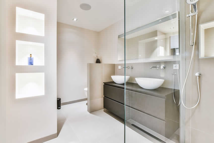 //www.trustbuilt.com.au/wp-content/uploads/2021/10/bathroom-renovations-sydney-modern-bathroom.jpg