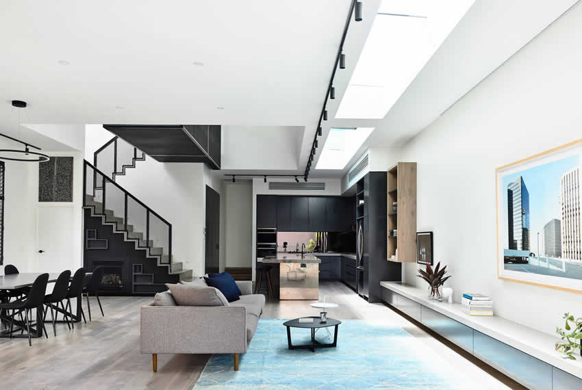 //www.trustbuilt.com.au/wp-content/uploads/2021/10/home-renovation-sydney-modern-home-renovations.jpg