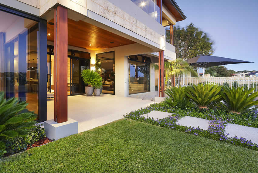 //www.trustbuilt.com.au/wp-content/uploads/2021/10/landscaping-sydney-gardening.jpg