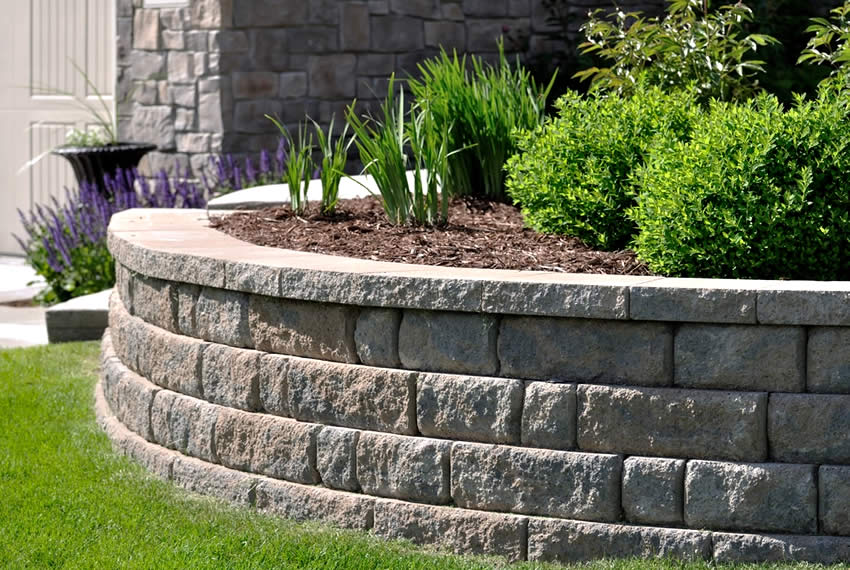 //www.trustbuilt.com.au/wp-content/uploads/2021/11/retaining-walls-sydney-1.jpg